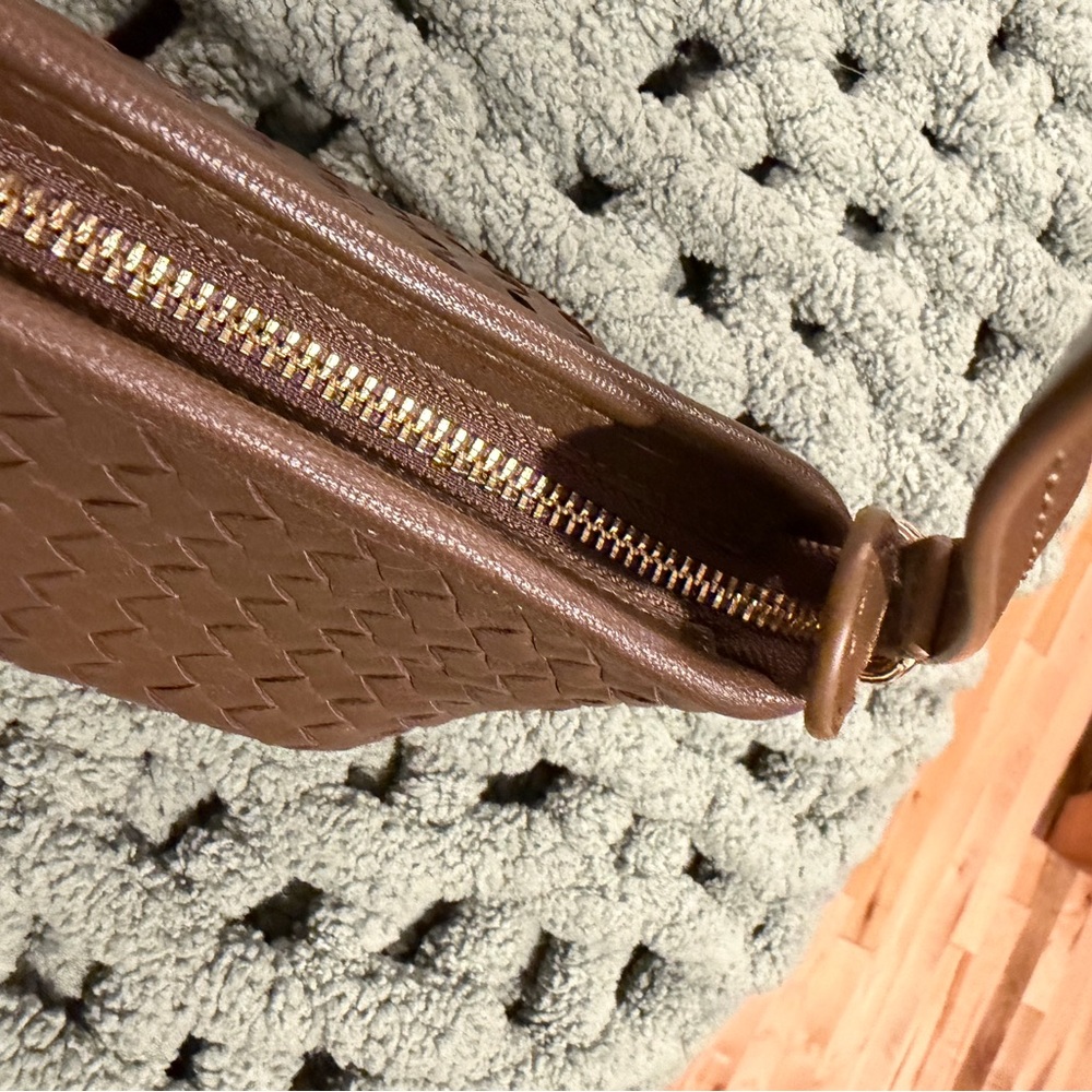 Dolce Vita Tan Woven Shoulder Bag - Picture 4 of 11
